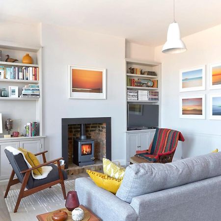 Spacious Beach Front Apartment With Stunning Sea Views เดล ภายนอก รูปภาพ