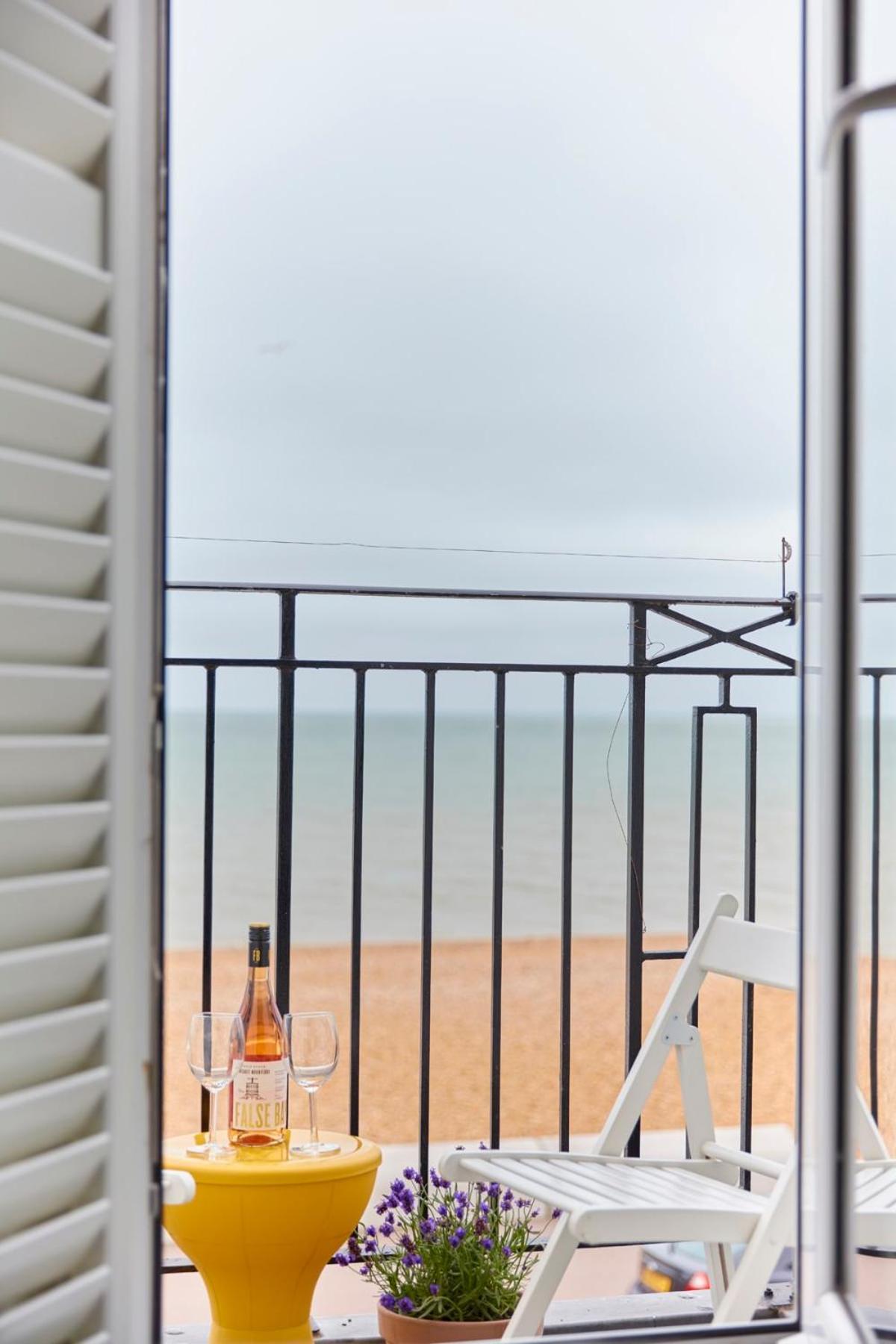 Spacious Beach Front Apartment With Stunning Sea Views เดล ภายนอก รูปภาพ