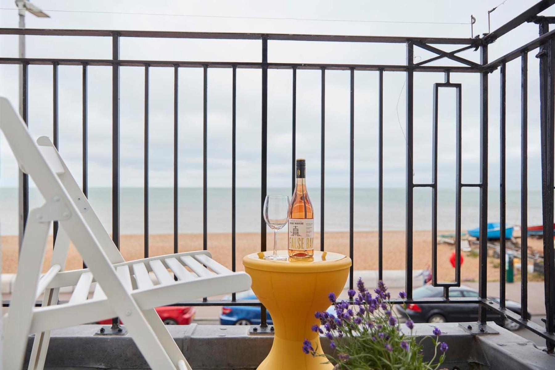 Spacious Beach Front Apartment With Stunning Sea Views เดล ภายนอก รูปภาพ
